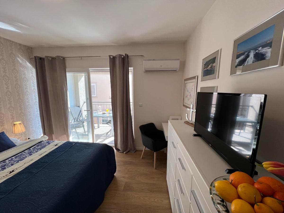 Studio Apartment Marina Mel Novi Vinodolski Exterior photo