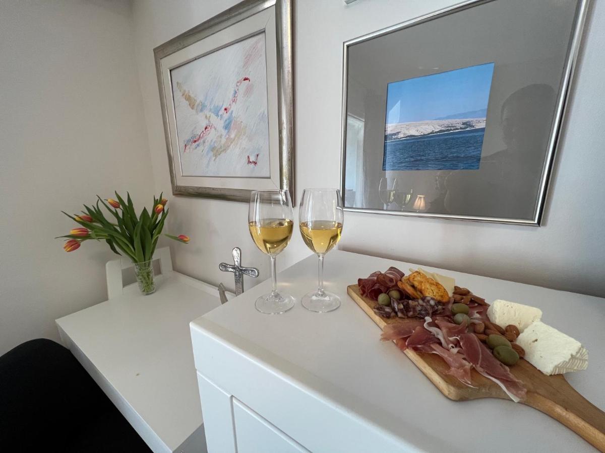 Studio Apartment Marina Mel Novi Vinodolski Exterior photo